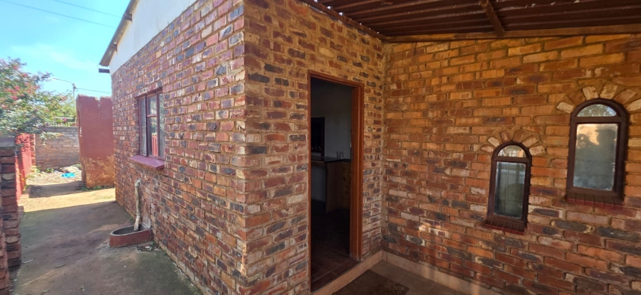 2 Bedroom Property for Sale in Ikageng North West